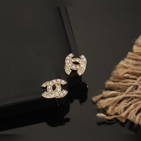 Уровень покупки： Chanel, новая модель, серьги с двойным C, класси