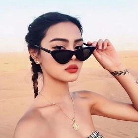 Chanel Классические серьги-гвоздики среднего размера, изготовлены