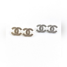 Chanel Классические серьги-гвоздики среднего размера, изготовлены