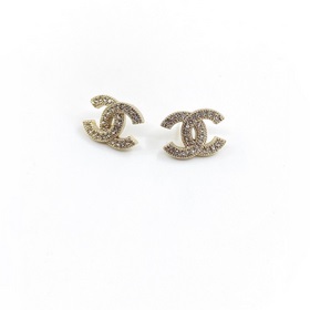 Chanel Классические серьги-гвоздики среднего размера, изготовлены