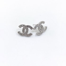 Chanel Классические серьги-гвоздики среднего размера, изготовлены