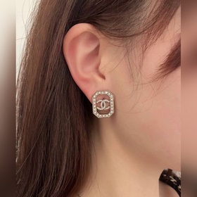0 070 [Новейшая модель Chanel： серьги-гвоздики с квадратными желт