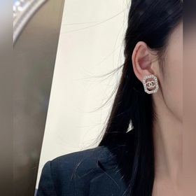 0 070 [Новейшая модель Chanel： серьги-гвоздики с квадратными желт