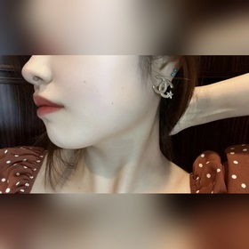 Новейшие серьги Chanel с золотыми звездочками. Изготовлены из лат