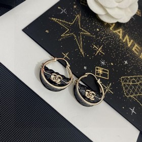 Chanel подержанные серьги-гвоздики. Модели Chanel не нуждаются в 