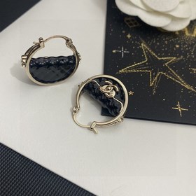 Chanel подержанные серьги-гвоздики. Модели Chanel не нуждаются в 