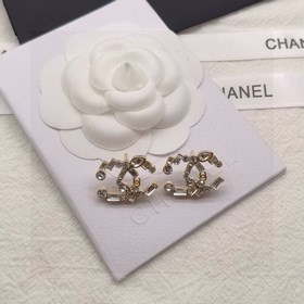 Chanel подержанные серьги с двойным C. Модели Chanel не нуждаются