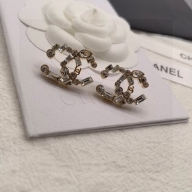 Chanel подержанные серьги с двойным C. Модели Chanel не нуждаются