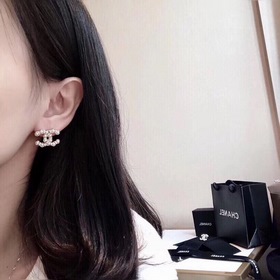 Chanel Маленькие серьги Chanel, новая коллекция ранней осени, се