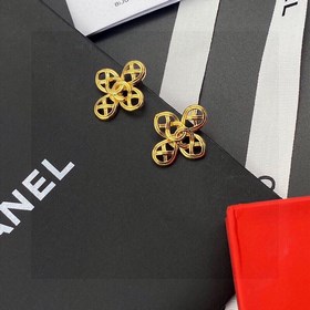 Chanel маленькие серьги-гвоздики, лаконичные и универсальные, с н