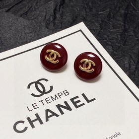 Chanel, популярный среди интернет-блогеров, высочайший уровень ка