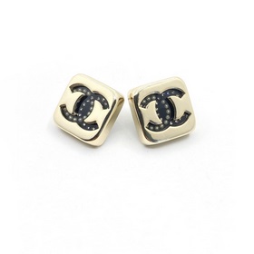 Новейшие серьги Chanel с двойным C из золота и черного цвета. Изг