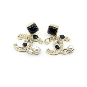 Chanel Новейшие серьги-гвоздики с черно-белыми жемчужинами] Изго