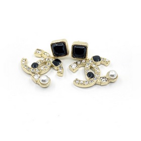 Chanel Новейшие серьги-гвоздики с черно-белыми жемчужинами] Изго