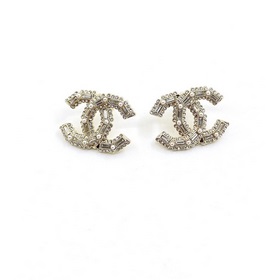 Новейшие серьги Chanel с маленькими квадратными бриллиантами. Изг