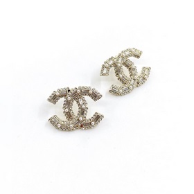 Новейшие серьги Chanel с маленькими квадратными бриллиантами. Изг