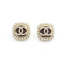 CHANEL маленькие квадратные серьги с жемчужиной и двойным C, высо