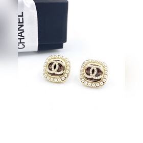 CHANEL маленькие квадратные серьги с жемчужиной и двойным C, высо