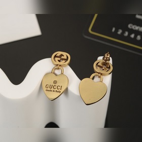 Существует красота под названием GUCCI [Сильный] Серьги-гвоздики 