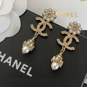 Chanel подержанные серьги с двойным C. Модели Chanel не нуждаются
