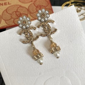 Chanel подержанные серьги с двойным C. Модели Chanel не нуждаются