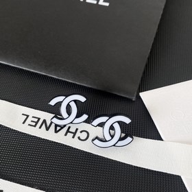 188030 Chanel Сережки с двойной буквой C в черно-белом цвете. Оч