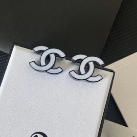 188030 Chanel Сережки с двойной буквой C в черно-белом цвете. Оч