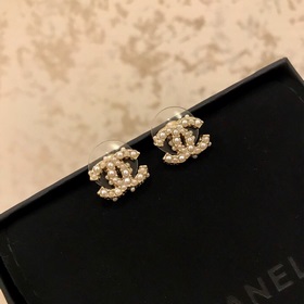 0140   10160 ... Chanel] Серьги-гвоздики, популярная модель, л
