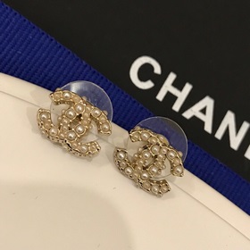 0140   10160 ... Chanel] Серьги-гвоздики, популярная модель, л