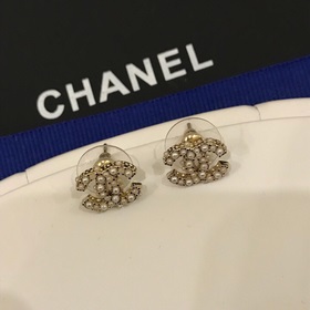 0140   10160 ... Chanel] Серьги-гвоздики, популярная модель, л