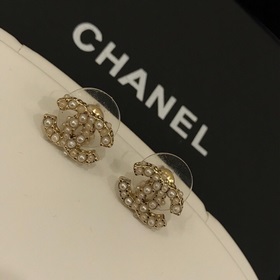 0140   10160 ... Chanel] Серьги-гвоздики, популярная модель, л