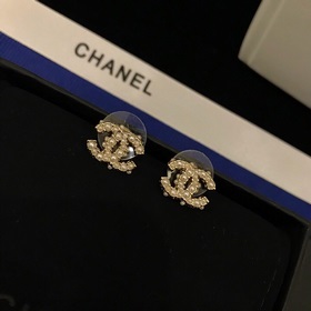 0140   10160 ... Chanel] Серьги-гвоздики, популярная модель, л