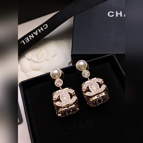 Популярные серьги Chanel в наличии. CHAN 23 Серьги-гвоздики с дво
