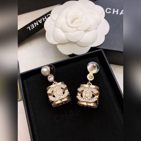 Популярные серьги Chanel в наличии. CHAN 23 Серьги-гвоздики с дво