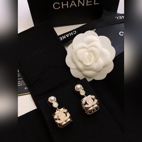 Популярные серьги Chanel в наличии. CHAN 23 Серьги-гвоздики с дво