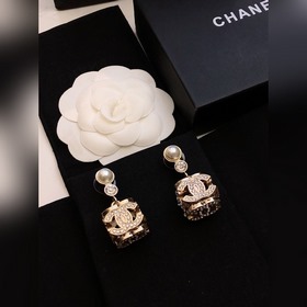 Популярные серьги Chanel в наличии. CHAN 23 Серьги-гвоздики с дво
