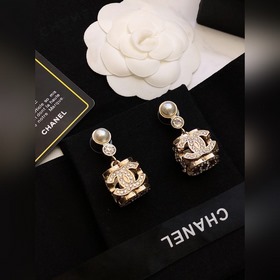 Популярные серьги Chanel в наличии. CHAN 23 Серьги-гвоздики с дво