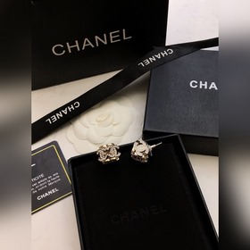 Популярные серьги Chanel в наличии. CHAN 23 Серьги-гвоздики с дво