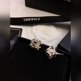 Популярные серьги Chanel в наличии. CHAN 23 Серьги-гвоздики с дво
