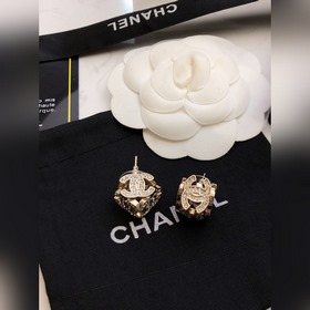 Популярные серьги Chanel в наличии. CHAN 23 Серьги-гвоздики с дво