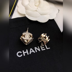 Популярные серьги Chanel в наличии. CHAN 23 Серьги-гвоздики с дво