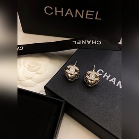 Популярные серьги Chanel в наличии. CHAN 23 Серьги-гвоздики с дво