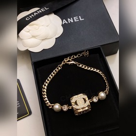 Chanel  Популярные серьги-гвоздики Новинка Единодушное одобрен