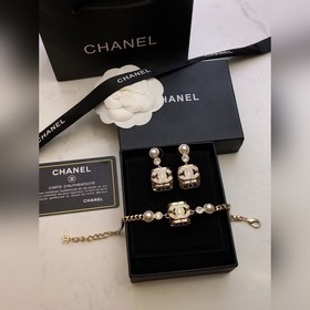 Chanel  Популярные серьги-гвоздики Новинка Единодушное одобрен