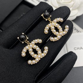 1880130 CHANEL маленькие серьги с жемчужинами Swarovski и бриллиа
