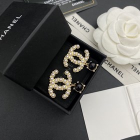 1880130 CHANEL маленькие серьги с жемчужинами Swarovski и бриллиа