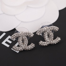 Новейшая модель ранней весны 2018 года с фирменным двойным Chanel