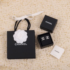 Новейшая модель ранней весны 2018 года с фирменным двойным Chanel
