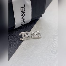Chanel классические мини-серьги-гвоздики из латуни, два цвета