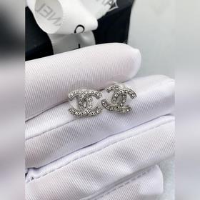 Chanel классические мини-серьги-гвоздики из латуни, два цвета